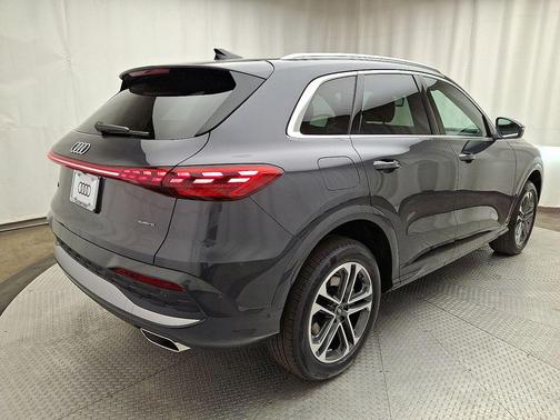 Tambora Gray Metallic 2026 Audi Q5 Premium TFSI quattro S tronic