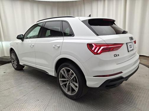 2025 Audi Q3 Premium 45 TFSI S line quattro Tiptronic
