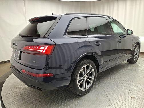 2025 Audi Q7 45 Premium Plus