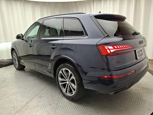 2025 Audi Q7 45 Premium Plus