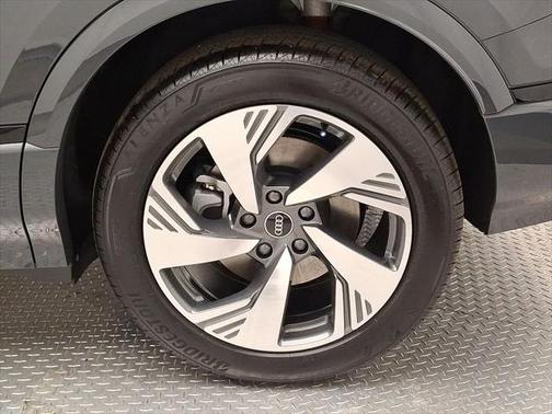 2025 Audi Q6 e-tron Premium Plus quattro