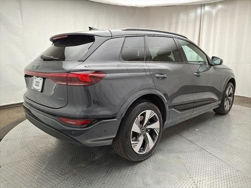 2025 Audi Q6 e-tron Premium Plus quattro
