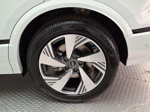 2025 Audi Q6 e-tron Premium Plus quattro
