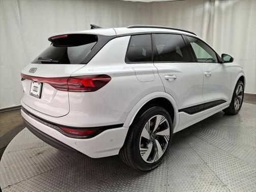 2025 Audi Q6 e-tron Premium Plus quattro