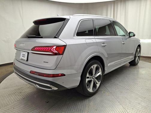 2022 Audi Q7 55 Premium Plus