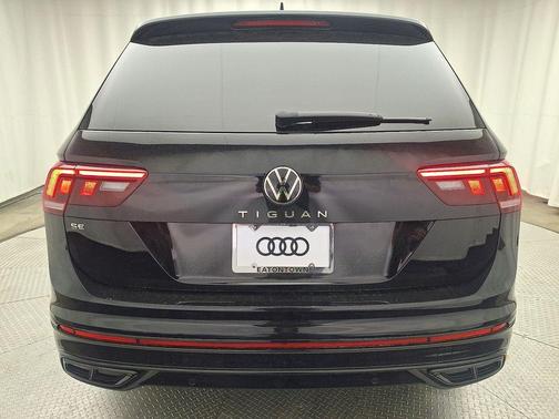 Deep Black Pearl 2023 Volkswagen Tiguan 2.0T SE R-Line Black