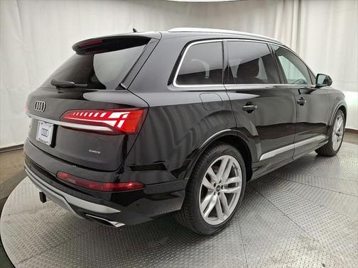 2025 Audi Q7 55 Premium Plus