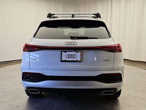 Glacier White Metallic 2025 Audi Q5 Premium TFSI quattro S tronic