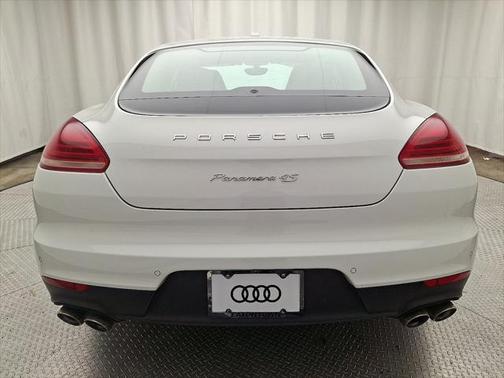 2015 Porsche Panamera 4S