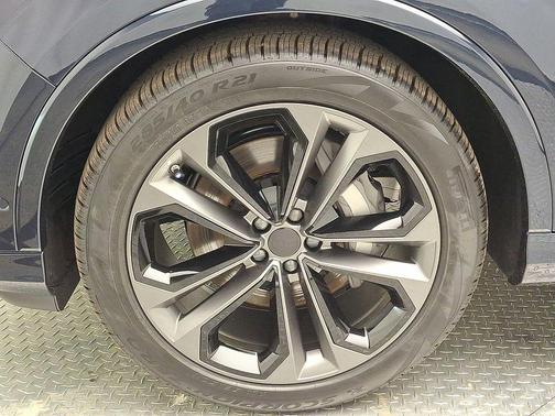 Waitomo Blue Metallic 2026 Audi Q7 55 Premium Plus