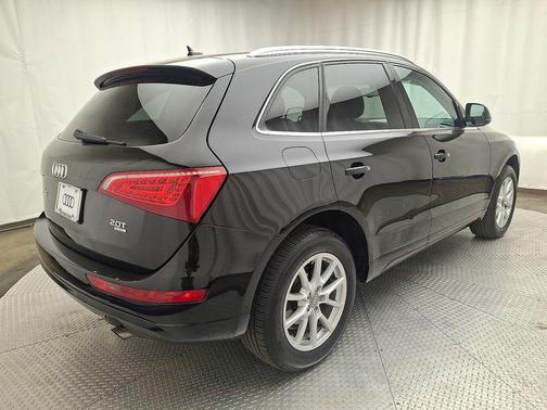 Brilliant Black 2011 Audi Q5 Premium Plus