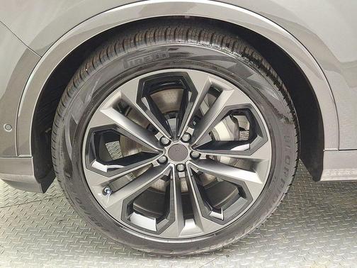 2026 Audi Q7 55 Premium Plus