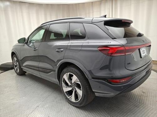 2025 Audi Q6 e-tron Premium quattro