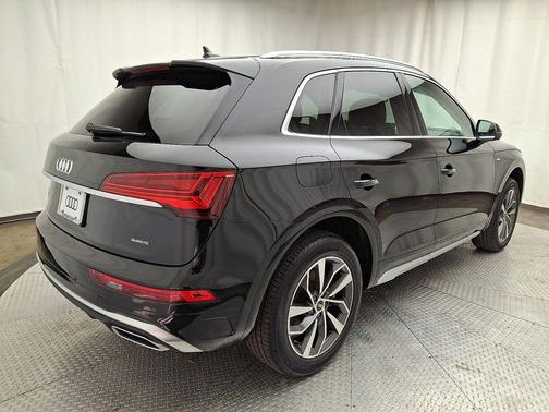 Mythos Black Metallic 2023 Audi Q5 45 S line Premium