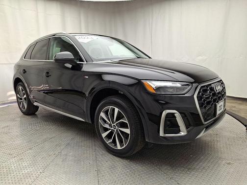Mythos Black Metallic 2023 Audi Q5 45 S line Premium