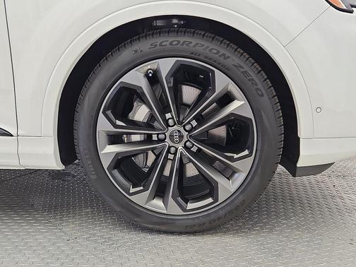 Carrara White 2026 Audi Q7 55 Premium Plus
