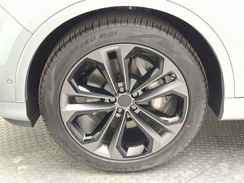 Satellite Silver Metallic 2026 Audi Q7 55 Premium Plus