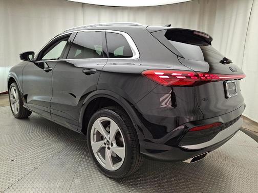 Mythos Black Metallic 2025 Audi Q5 Premium Plus TFSI quattro S tronic
