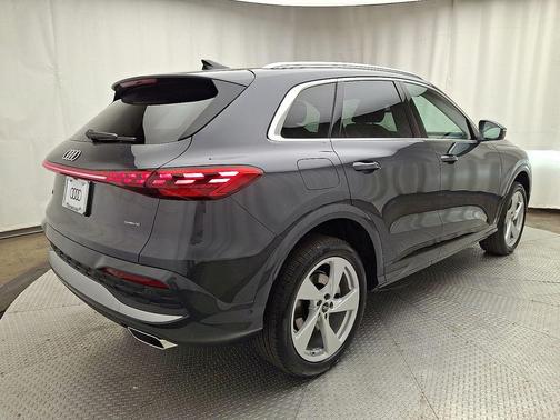 Tambora Gray Metallic 2026 Audi Q5 Premium Plus TFSI quattro S tronic