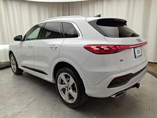 Glacier White Metallic 2026 Audi Q5 Premium Plus TFSI quattro S tronic