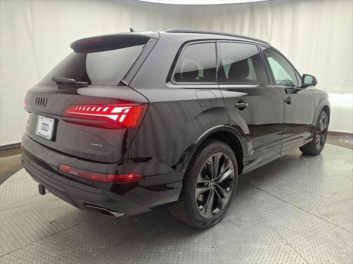 2025 Audi Q7 55 Premium Plus