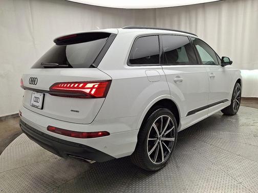 2026 Audi Q7 45 Premium Plus