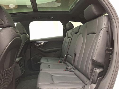 2026 Audi Q7 45 Premium Plus