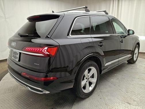 2023 Audi Q7 45 Premium