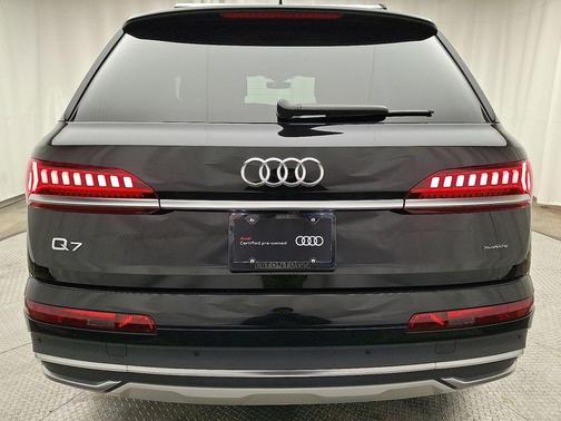 2023 Audi Q7 45 Premium