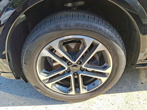 Mythos Black Metallic 2025 Audi Q5 Premium TFSI quattro S tronic