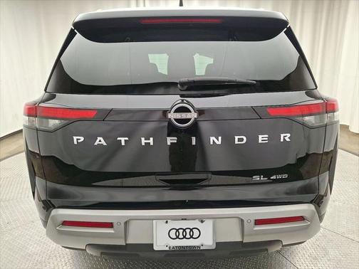 2023 Nissan Pathfinder SL 4WD