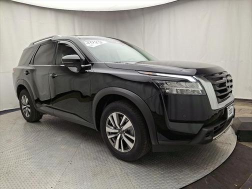 2023 Nissan Pathfinder SL 4WD