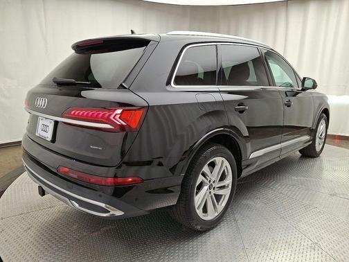 2023 Audi Q7 55 Premium Plus
