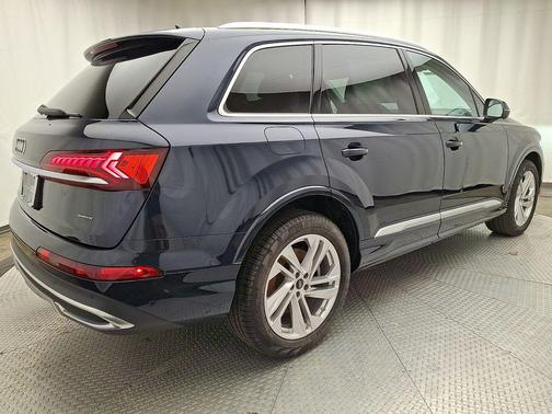Waitomo Blue Metallic 2023 Audi Q7 55 Premium Plus
