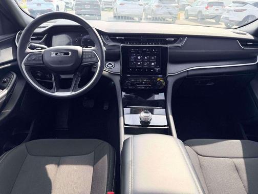 Baltic Gray Metallic Clearcoat 2024 Jeep Grand Cherokee Laredo