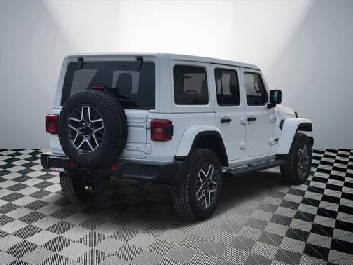 2025 Jeep Wrangler 4-Door Sahara 4x4
