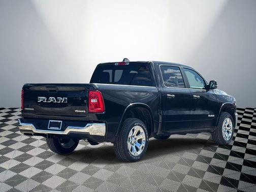 Diamond Black Crystal Pearlcoat 2025 RAM 1500 Big Horn/Lone Star
