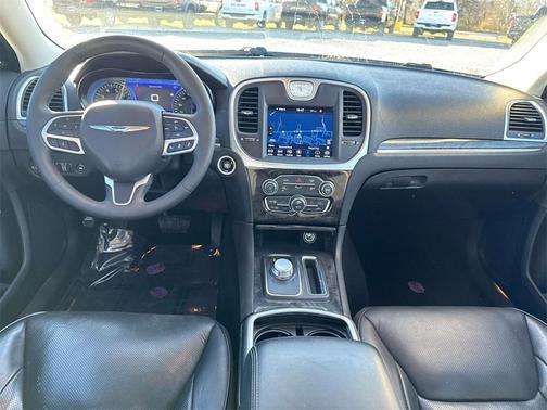 2023 Chrysler 300 Touring