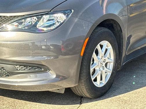 2021 Chrysler Voyager LXI