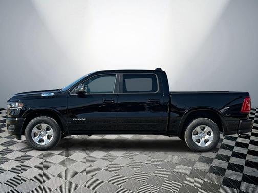 Diamond Black Crystal Pearlcoat 2025 RAM 1500 Big Horn/Lone Star