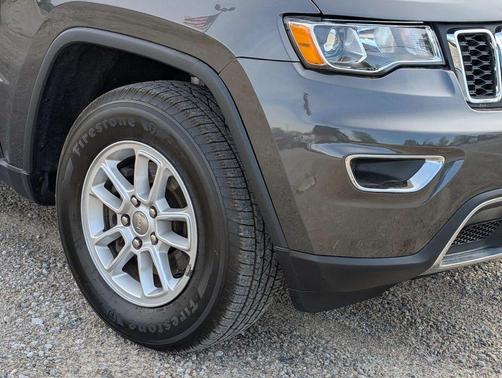 Granite Crystal Metallic Clearcoat 2020 Jeep Grand Cherokee Laredo