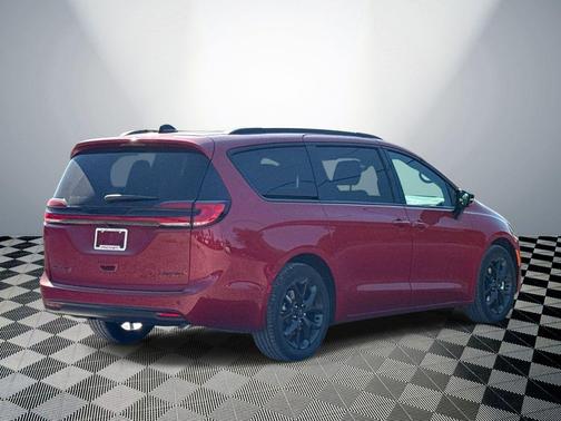 Pr6 2027 Chrysler Pacifica Limited