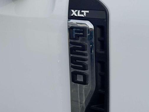 Oxford White 2023 Ford F-250 XLT