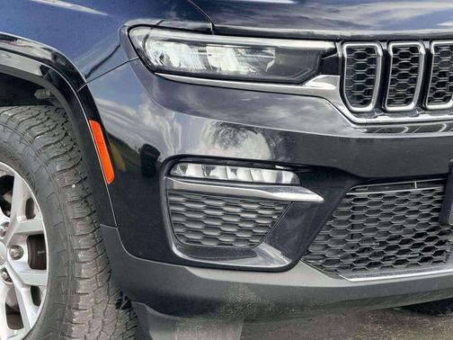 Diamond Black Crystal Pearlcoat 2023 Jeep Grand Cherokee Limited