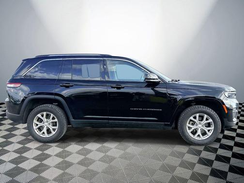 Diamond Black Crystal Pearlcoat 2023 Jeep Grand Cherokee Limited