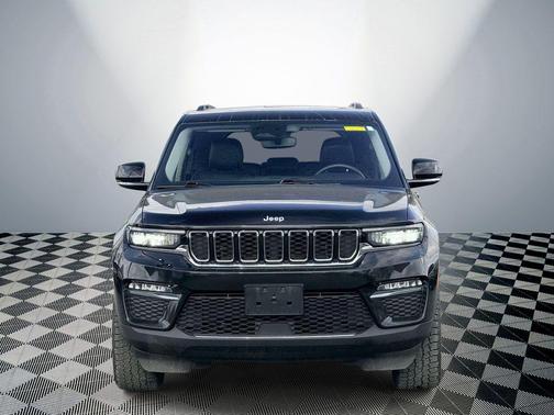 Diamond Black Crystal Pearlcoat 2023 Jeep Grand Cherokee Limited