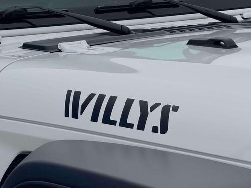 Bright White Clearcoat 2025 Jeep Wrangler Willys