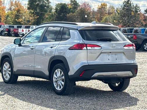 2024 Toyota Corolla Cross LE