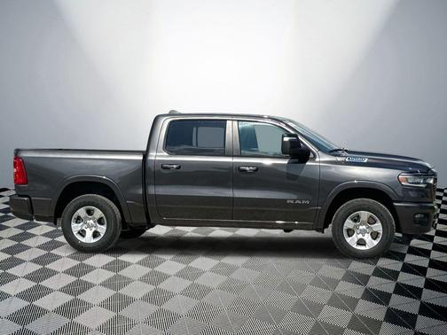 Granite Crystal Metallic Clearcoat 2025 RAM 1500 Big Horn/Lone Star