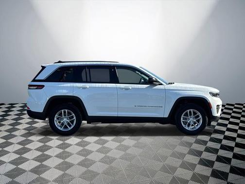 2023 Jeep Grand Cherokee Laredo